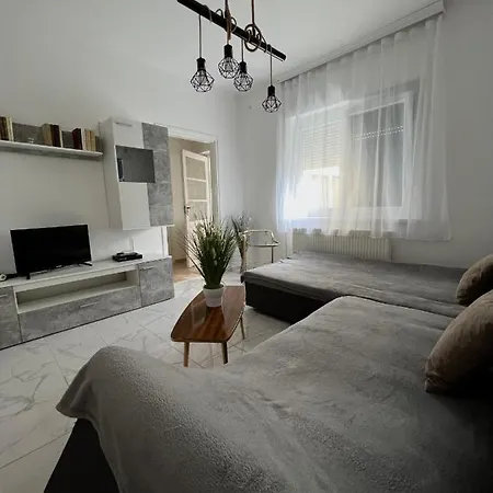 Aranylak Vendeghaz Apartment