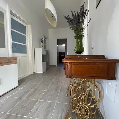 Apartment Aranylak Vendeghaz *