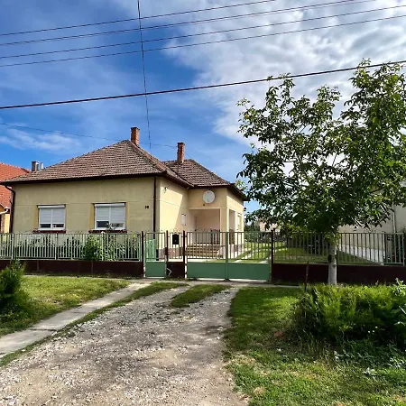 Aranylak Vendeghaz Apartment